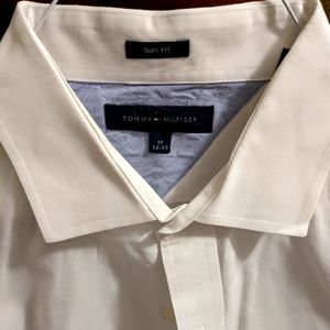 Tommy Hilfiger slim fit all cotton long sleeve dress shirt like new. Dry cleaned